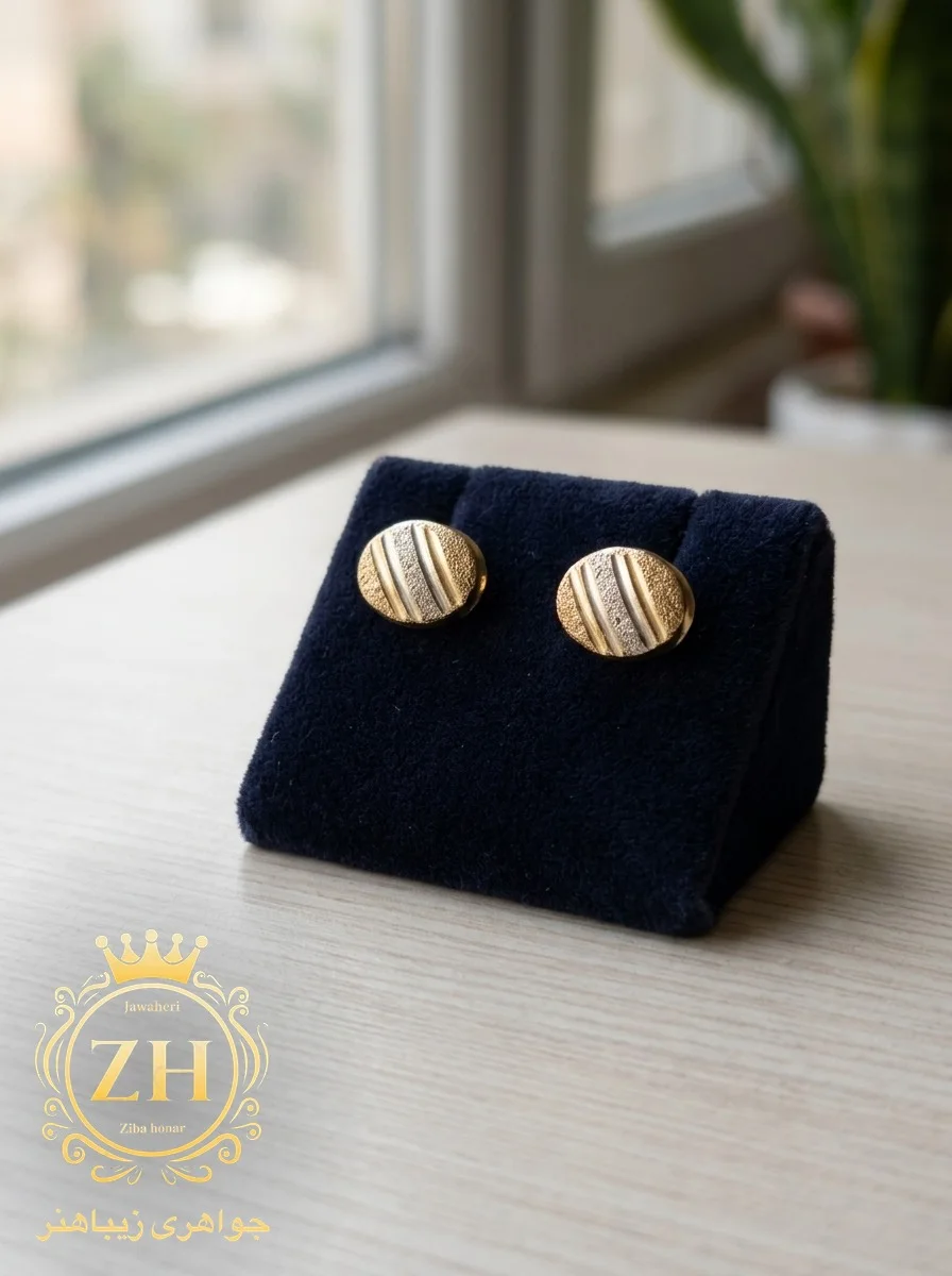 گوشواره طلای کم اجرت ۱۸ عیار با وزن ۱.۲۵ گرم در جواهری زیباهنر