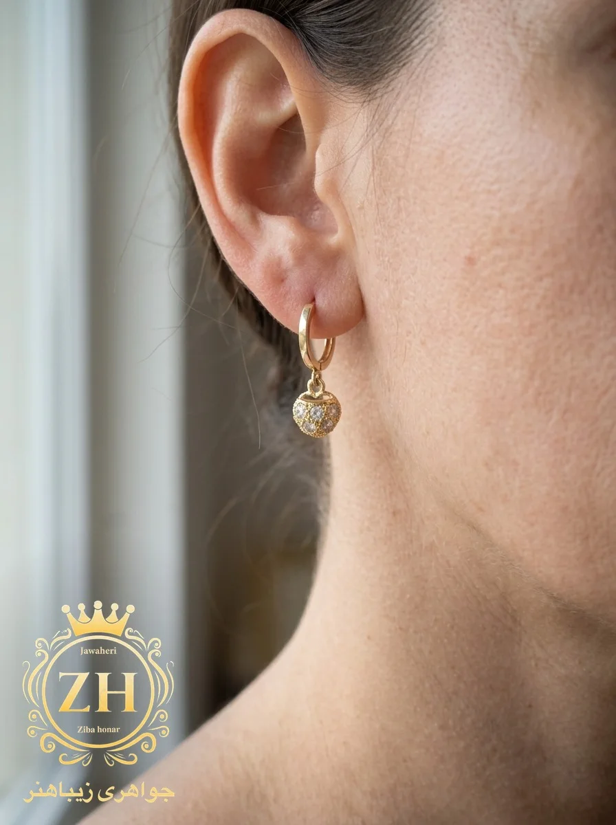 گوشواره طلا ۱۸ عیار با وزن ۳.۲۸ گرم از بخش طلای کم‌اجرت جواهری زیباهنر
